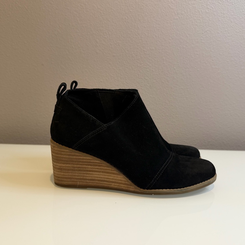 SOLD!Toms Black Suede Wedge Shoes